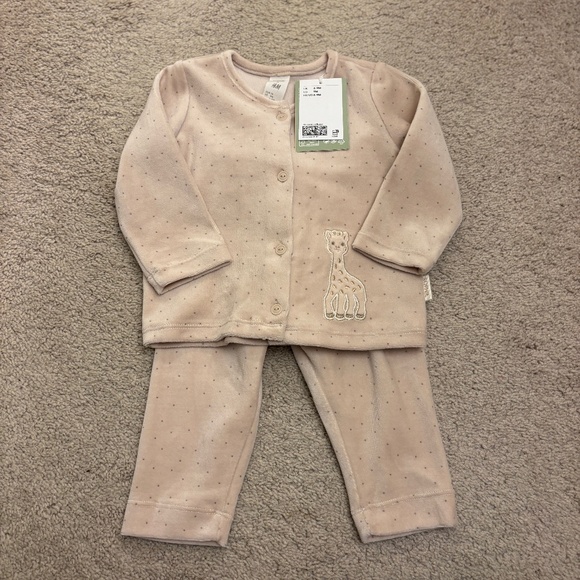 HM Baby Sophie the Giraffe Velvet Two Piece Set - Picture 1 of 5
